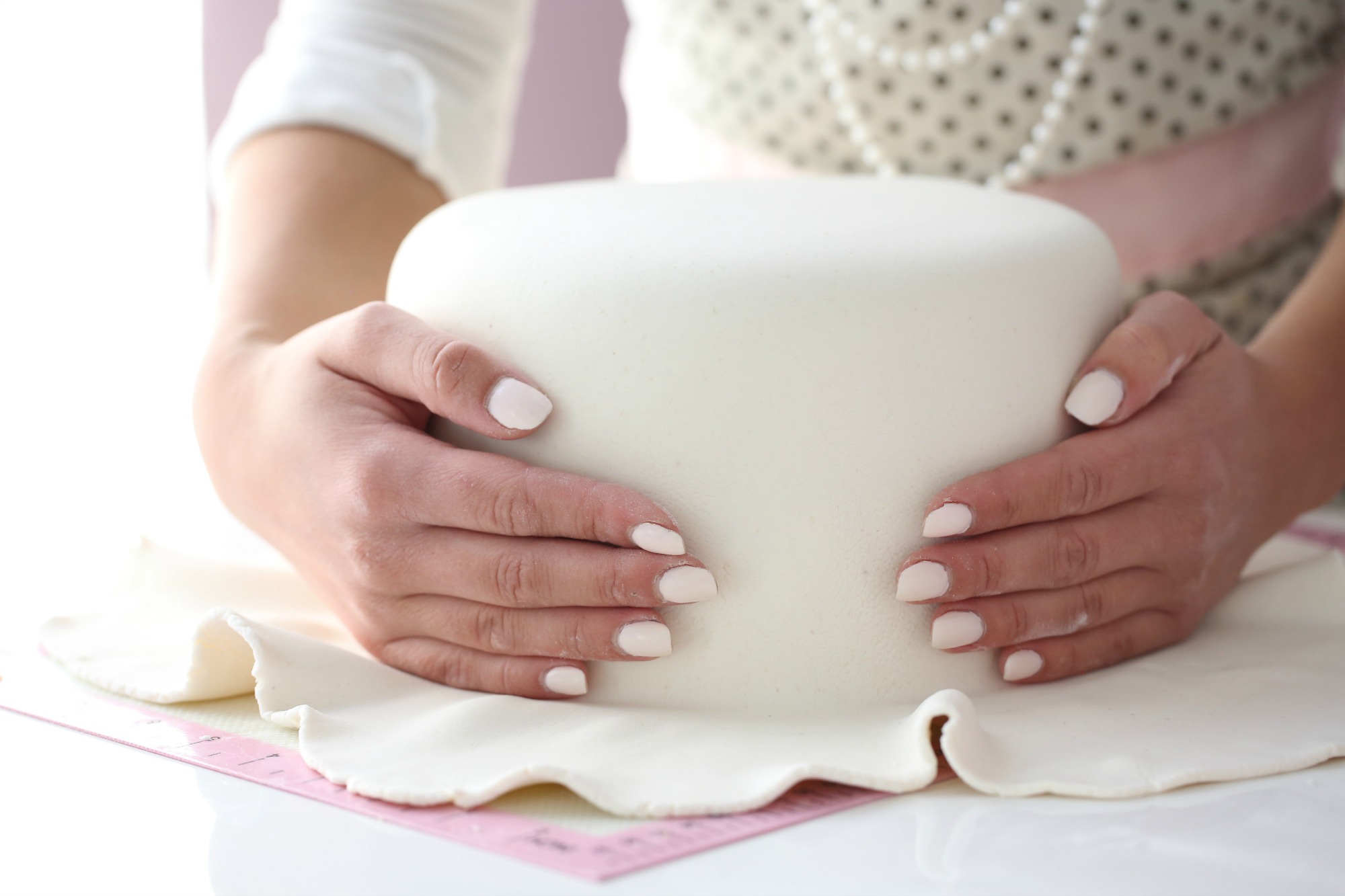 marzipan: Fondant-Covered Purse Cake