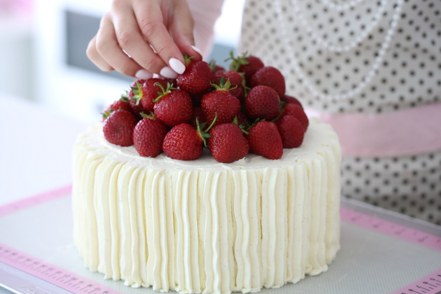 Bbw strawberry cakes Strawberry Cakes
